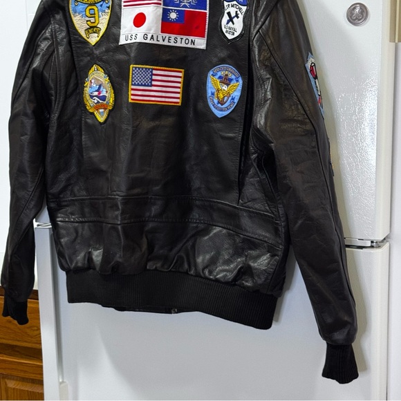 Men's Black Bomber Jacket with Patches removable brown faux fur collar pockets - Picture 4 of 5